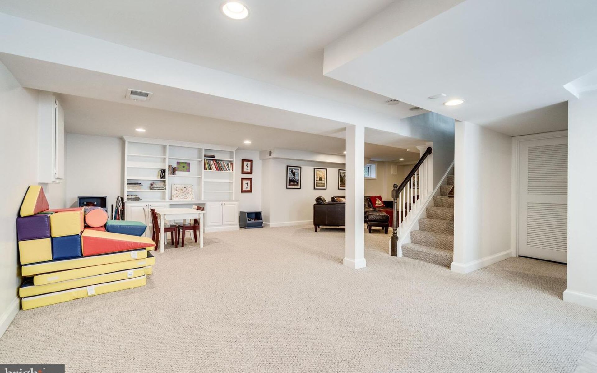 610 Crestwood Dr
