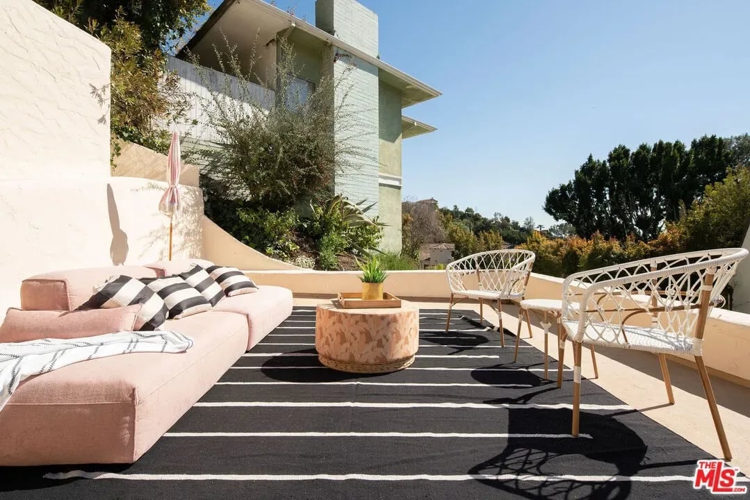 Beautiful Beachwood Canyon Spanish