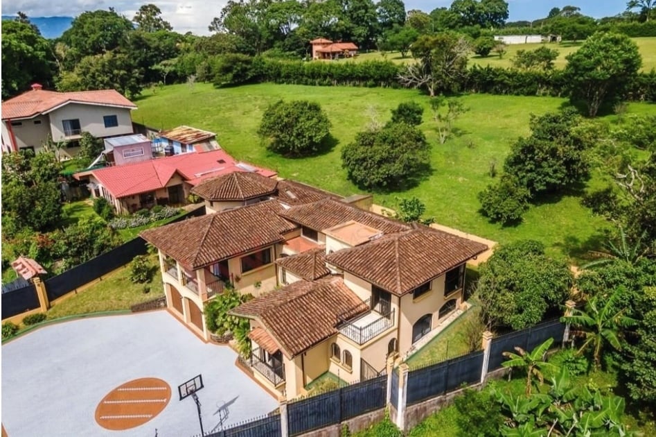 Private Mountain View Estate, Heredia