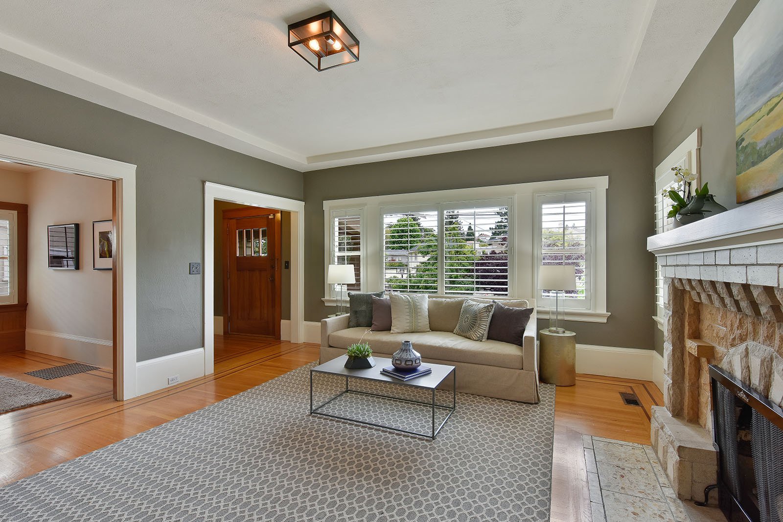 4026 Lakeshore Ave.