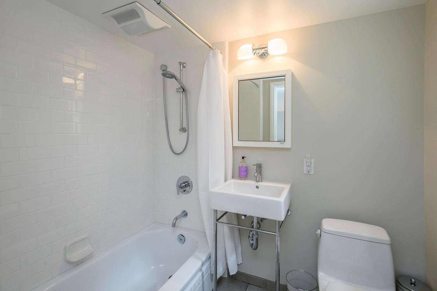 556 Ravenscourt Road