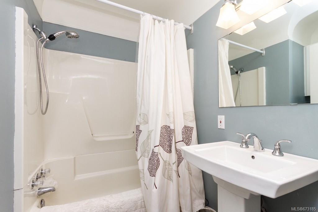 1421 Simon Rd, Saanich