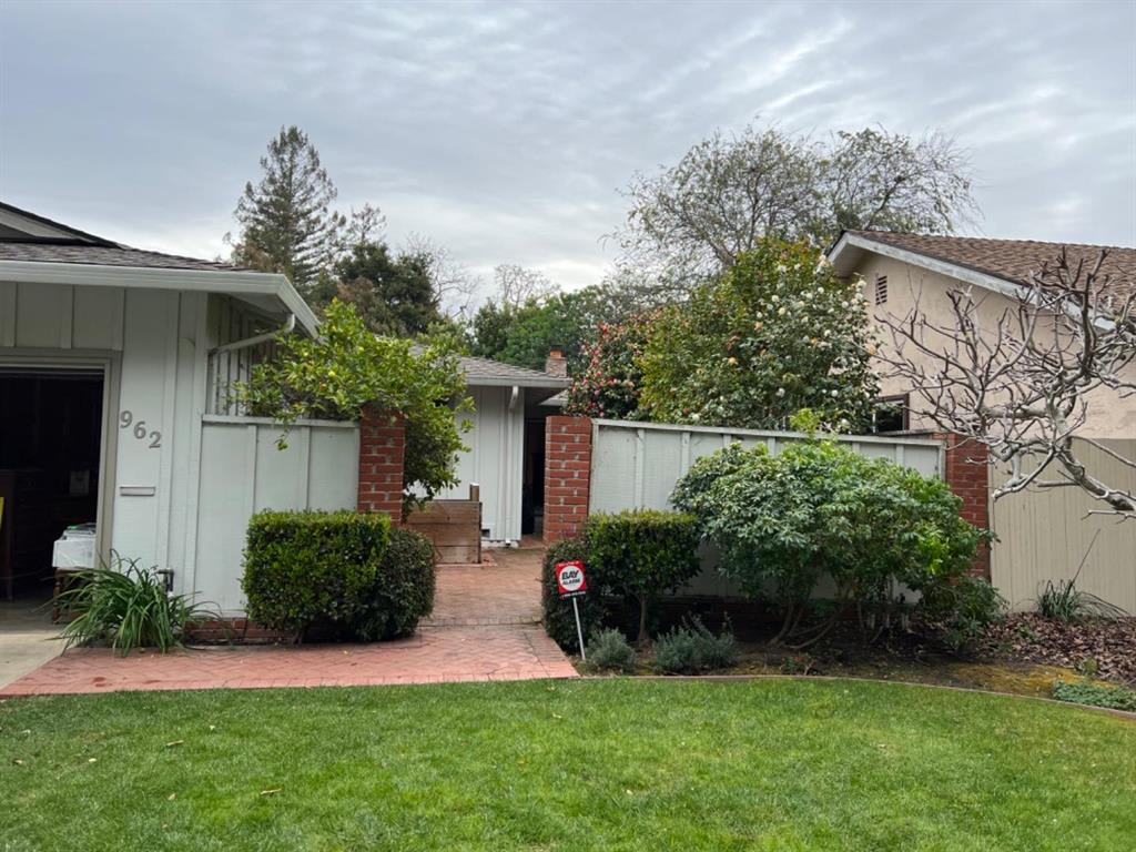 962 ADDISON AVE