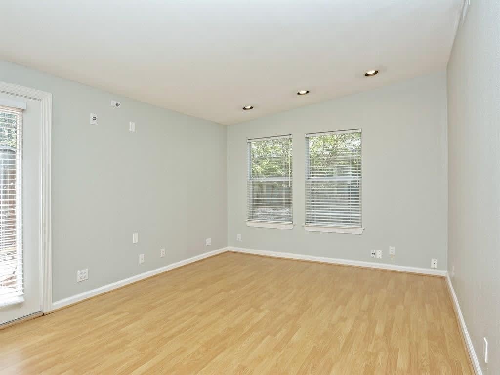 3311 Beverly Rd