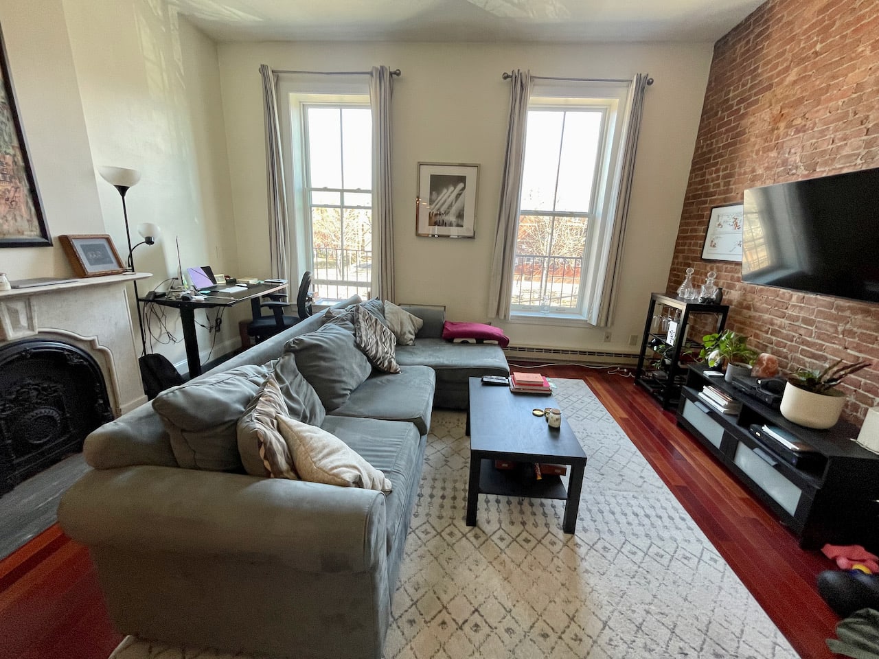 Dwight Street - Sunny 1 Bedroom 1 Bathroom w/ updated Kitchen! Available JUNE! 