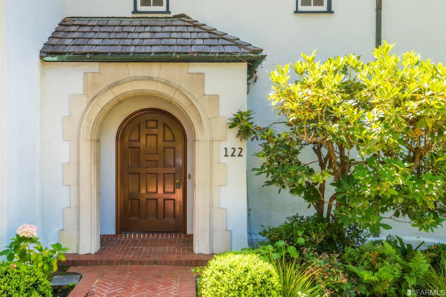 122 La Salle Ave