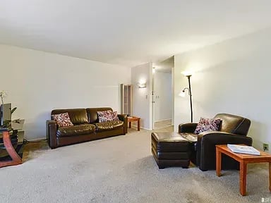 35 Zampa Ln