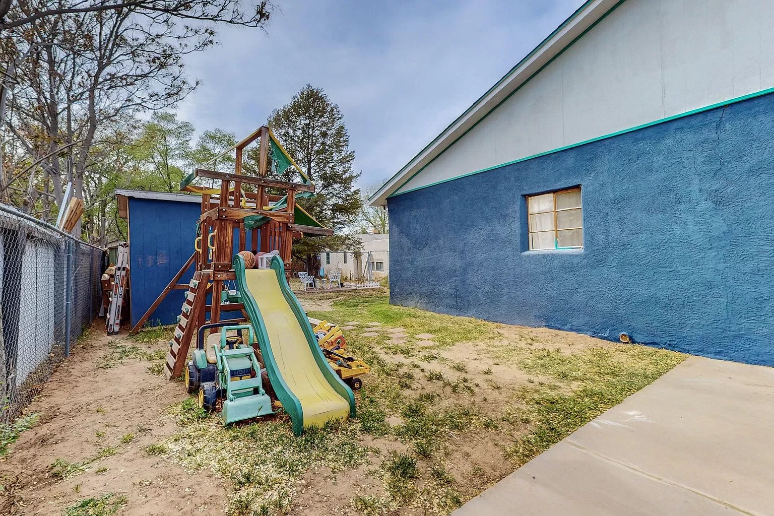 847 Arthur Dr SW