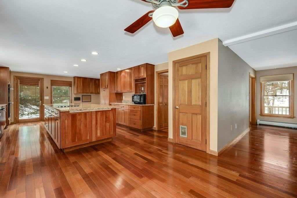 1010 Flat Hill Rd