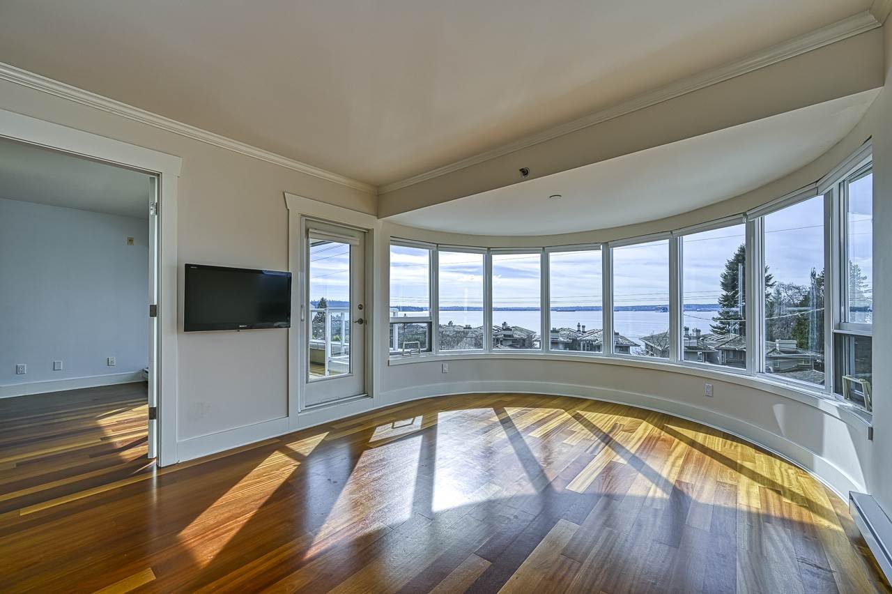 302-2455 Bellevue Ave