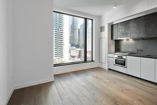 11 Hoyt Street Unit: 11E