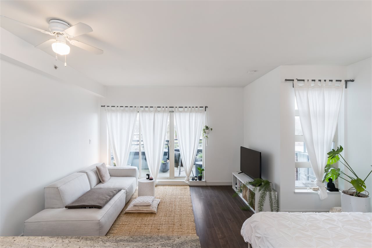 PH9-707 E 20th Ave