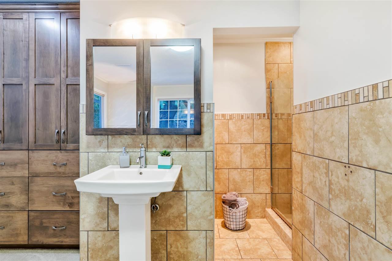 8673 Grand View Dr