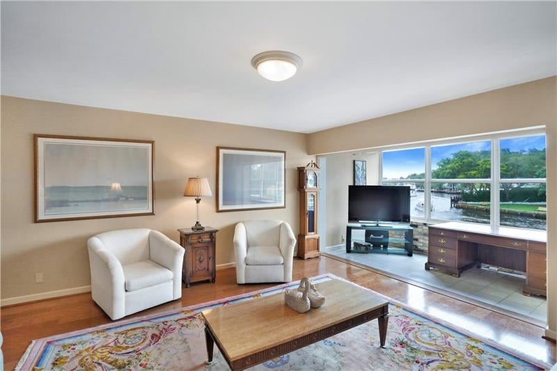 818 SE 4th St Unit #204