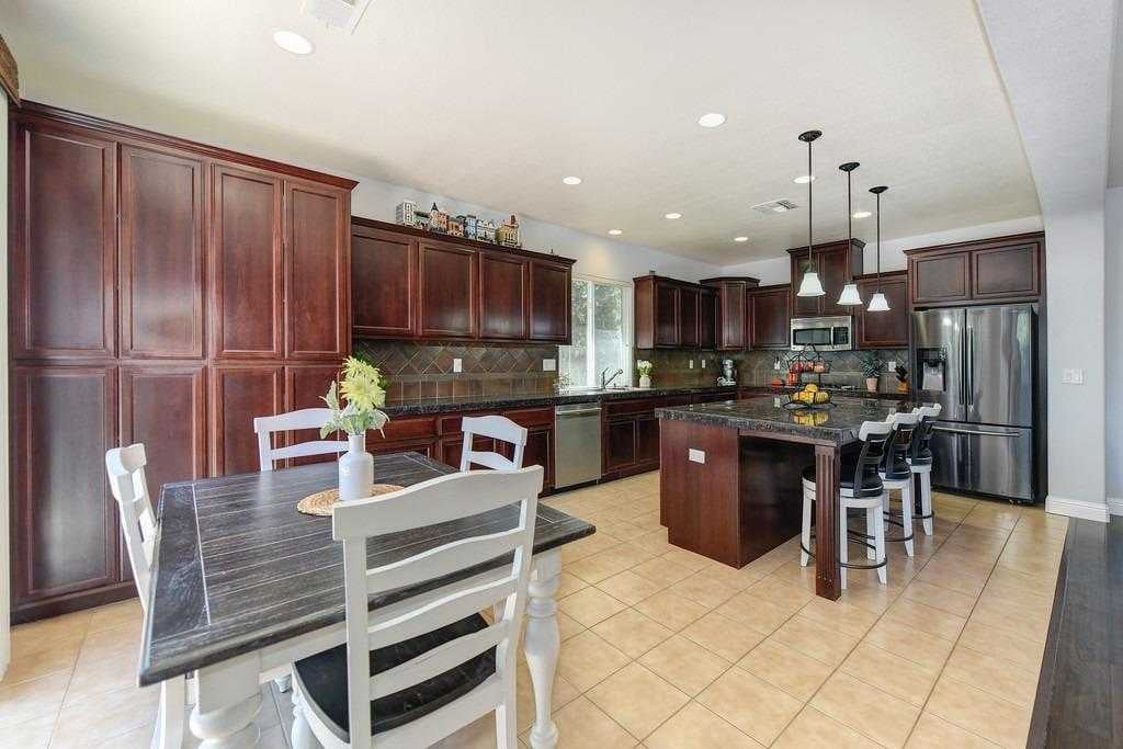 4039 Pinoche Peak Way