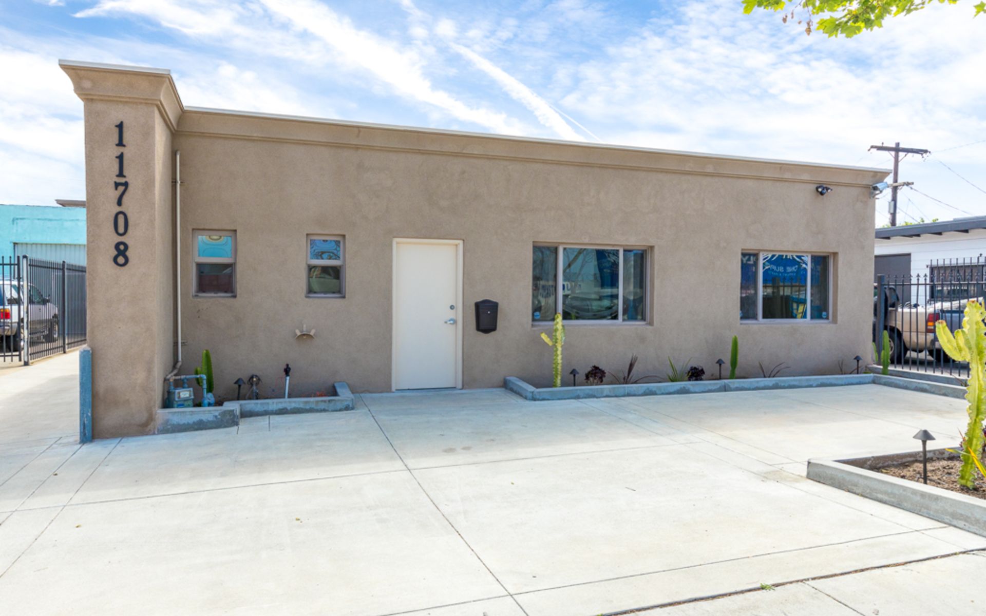 11708 Inglewood Ave