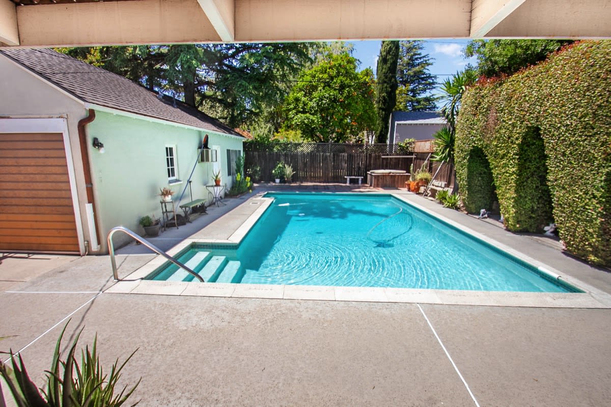 4711 Cartwright Ave Toluca Lake, CA