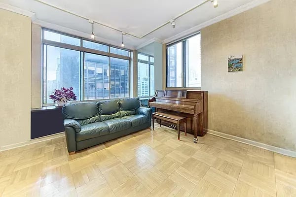 236 East 47th Street Unit: 11C