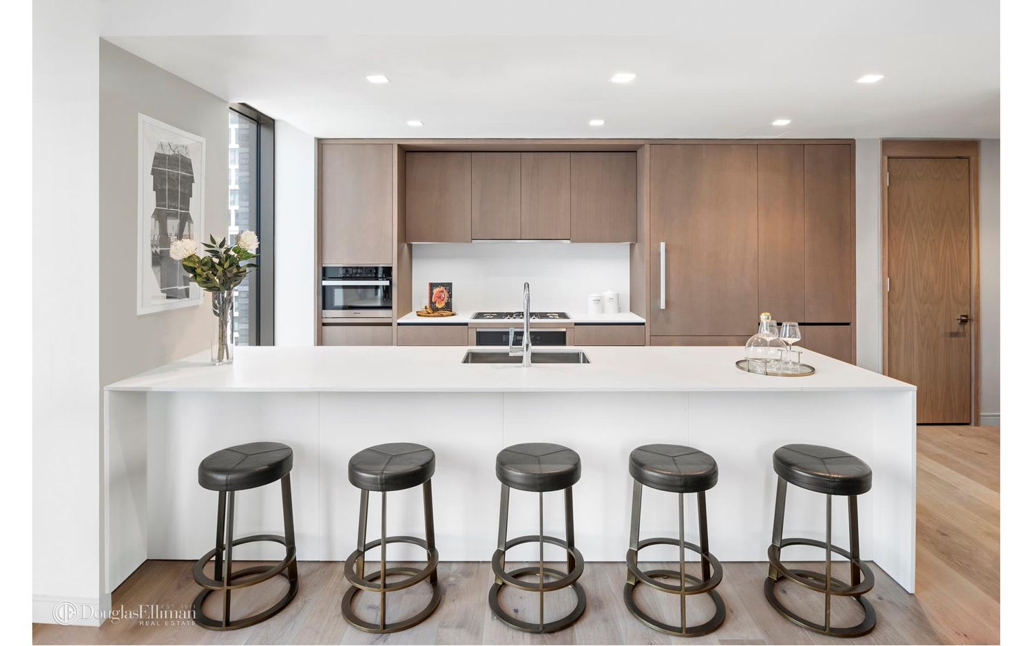 200 E 21st St, Unit 14A