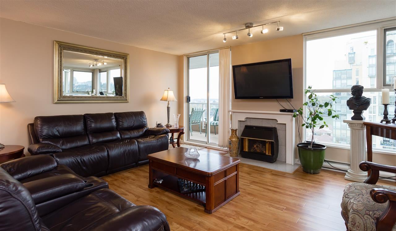 1706-1250 Quayside Dr