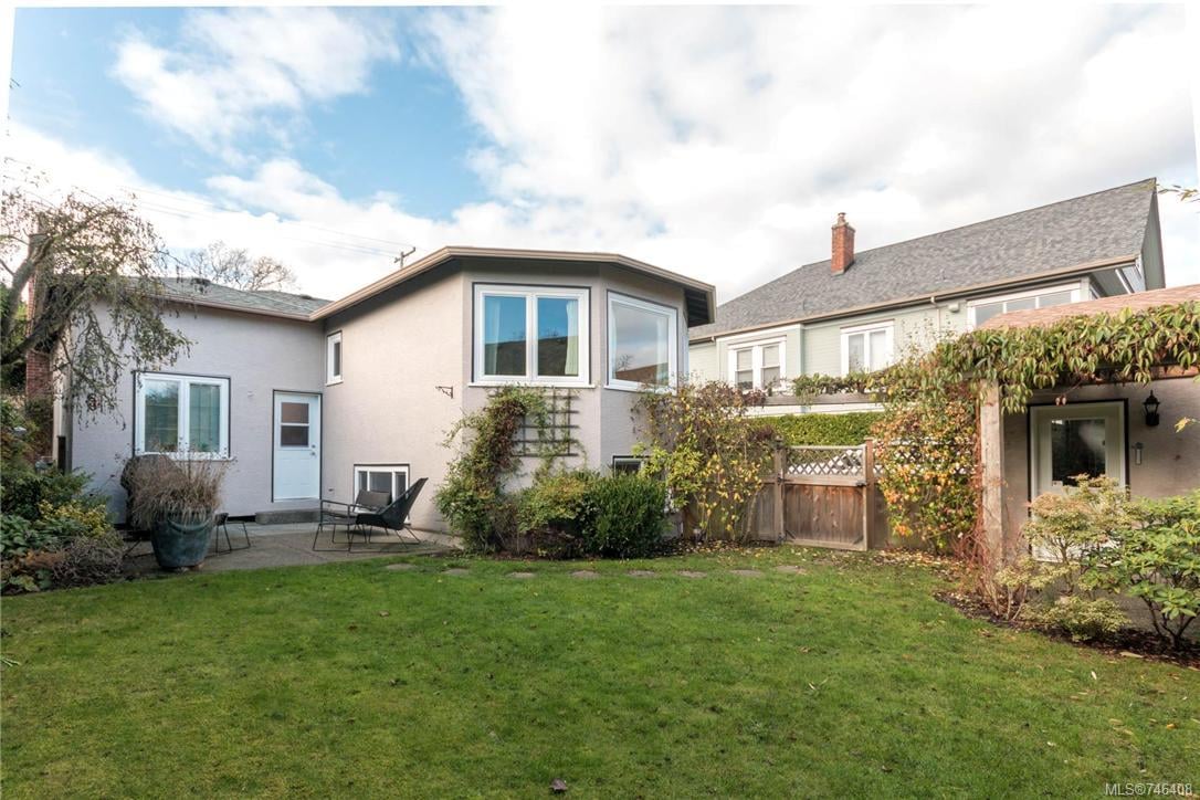 557 Falkland Rd