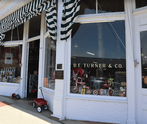 DE Turner Hardware