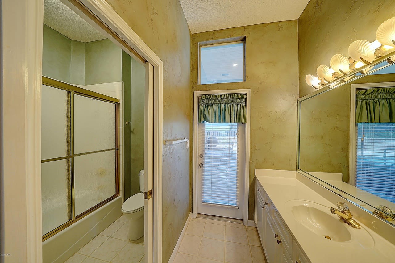 138 PALM GROVE Boulevard