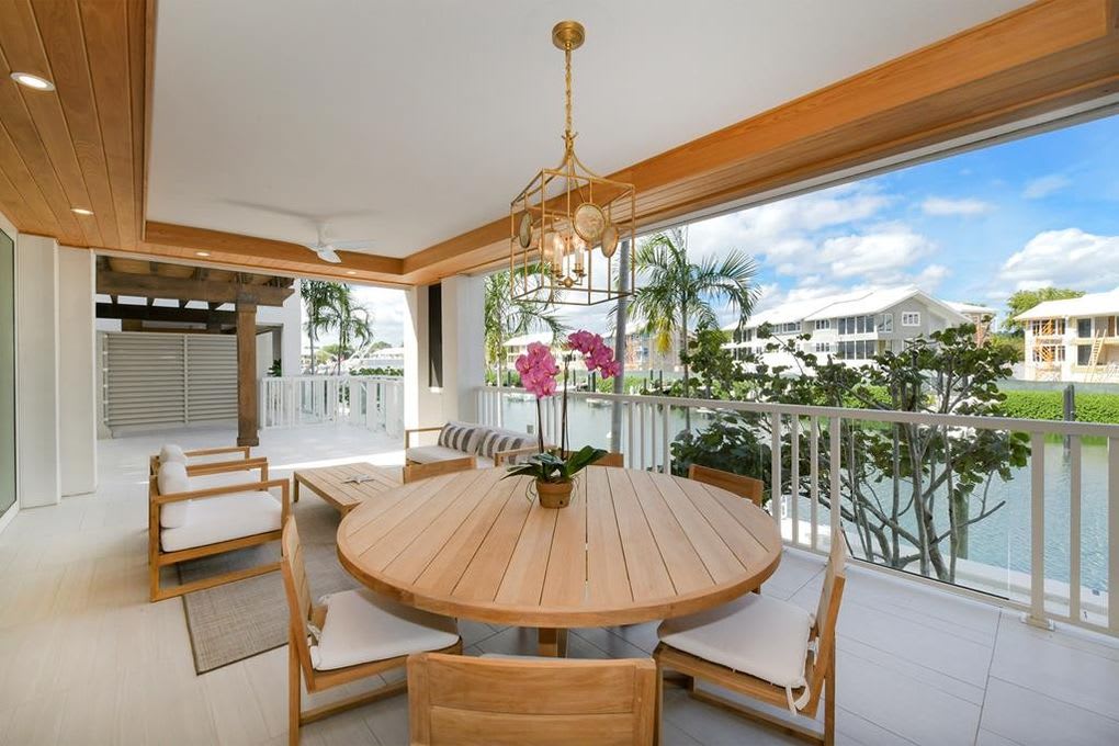 121 Beach Rd, #105