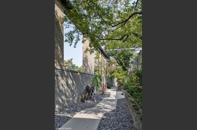 1300 W Altgeld St #124