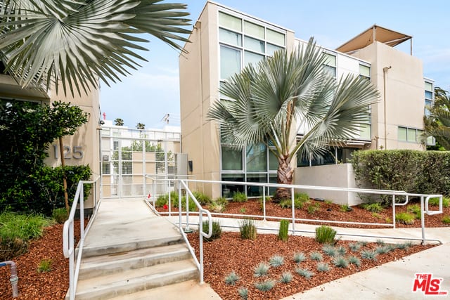 125 Pacific St #1