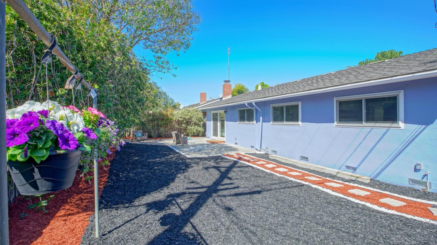 West Rincon Avenue, Campbell
