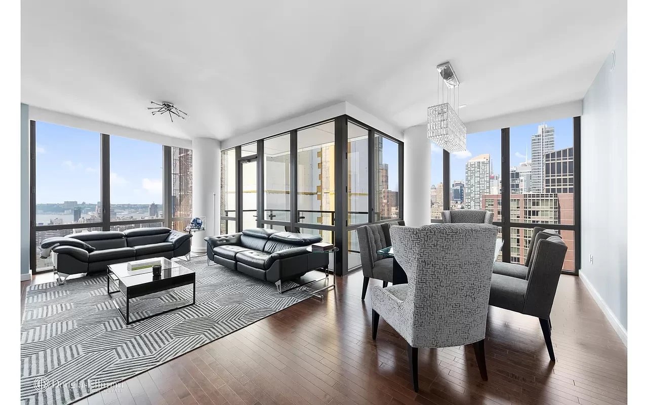 101 W 24th St, #33A