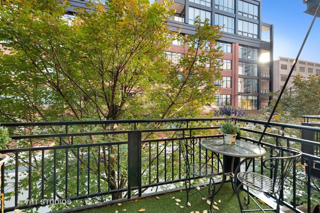 520 W Huron St #213