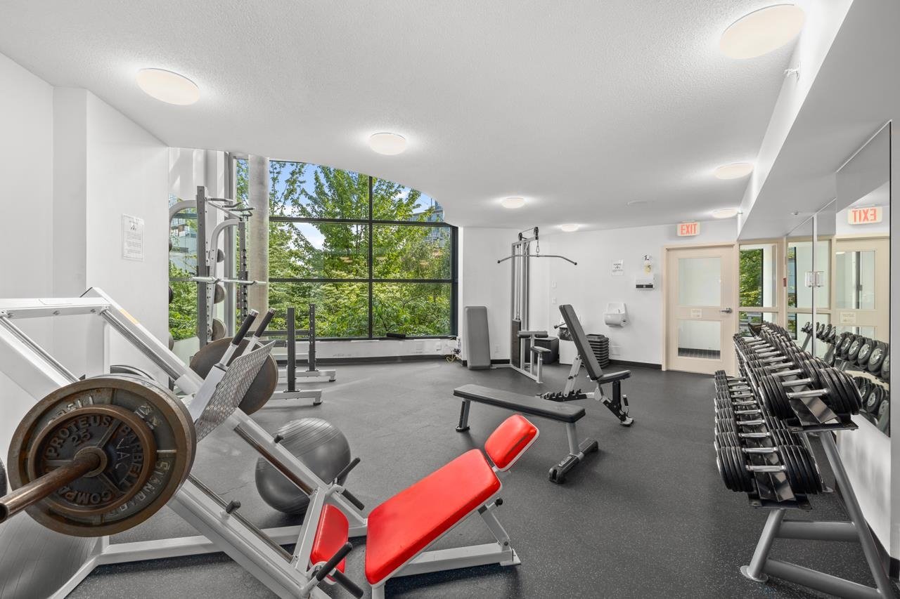 405-1633 W 8th Ave