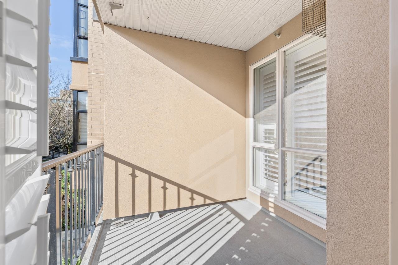 210-2175 Salal Dr