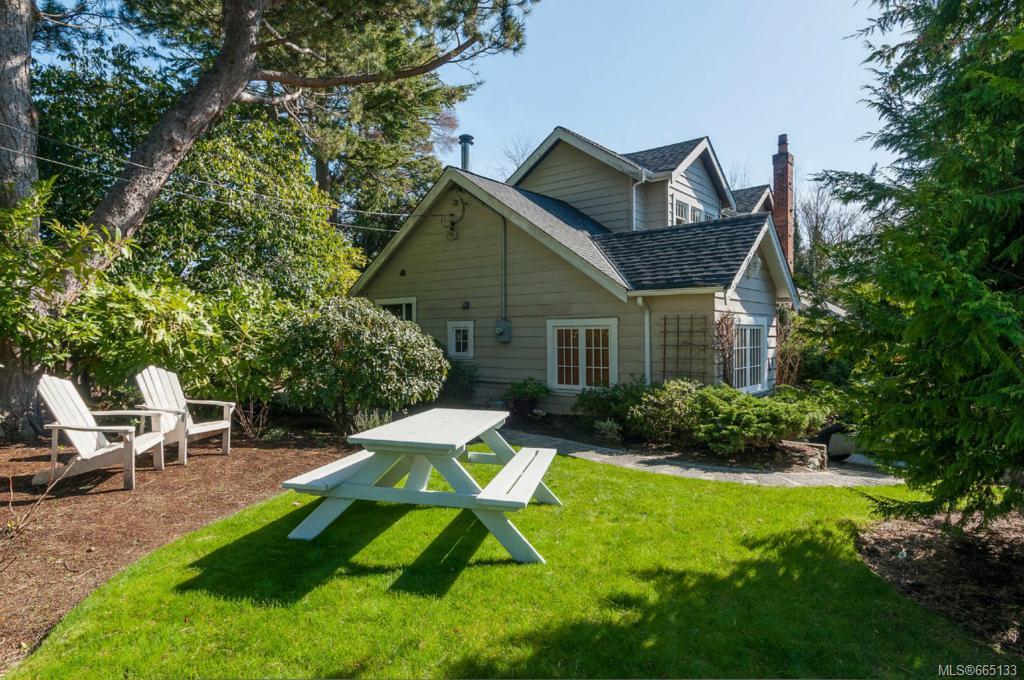 2861 Cadboro Bay Rd