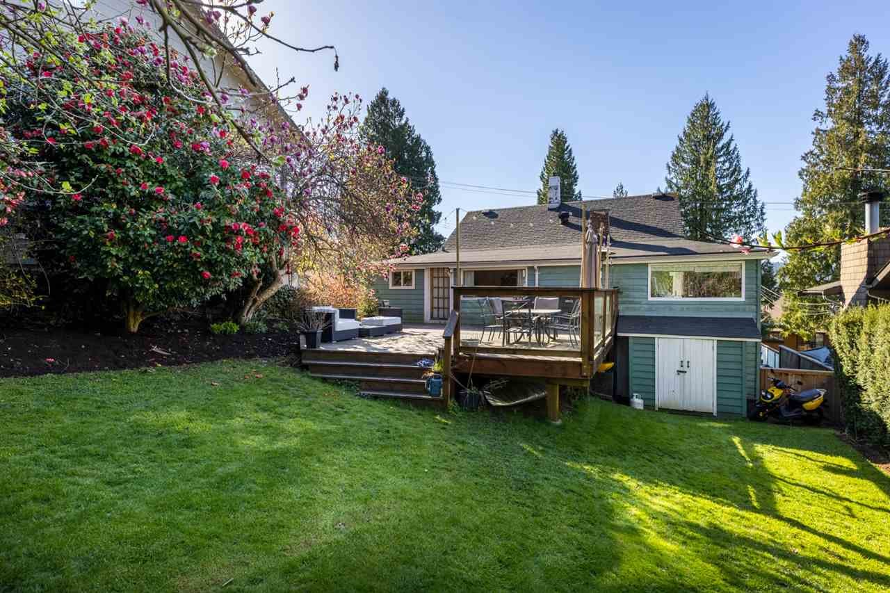 4652 Strathcona Rd
