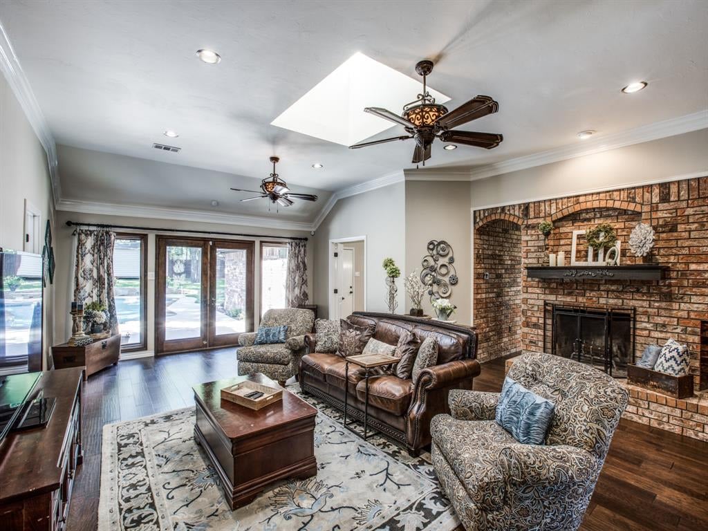 404 Oak Crest Hill Dr
