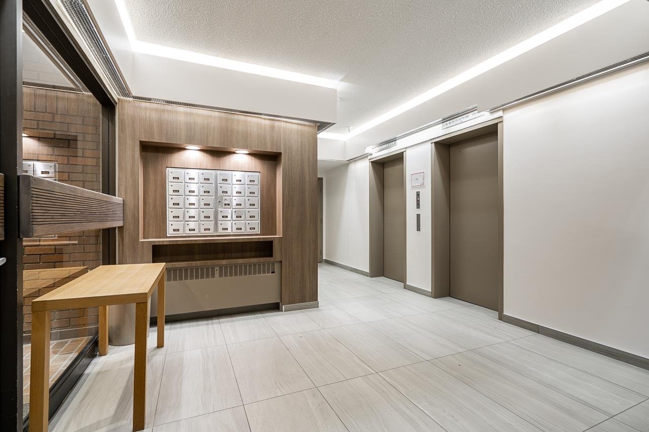 101-1737 Duchess Avenue, West Vancouver