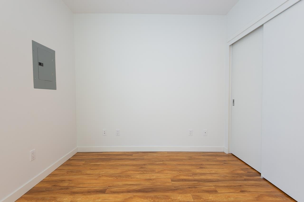 309-289 E 6th Ave