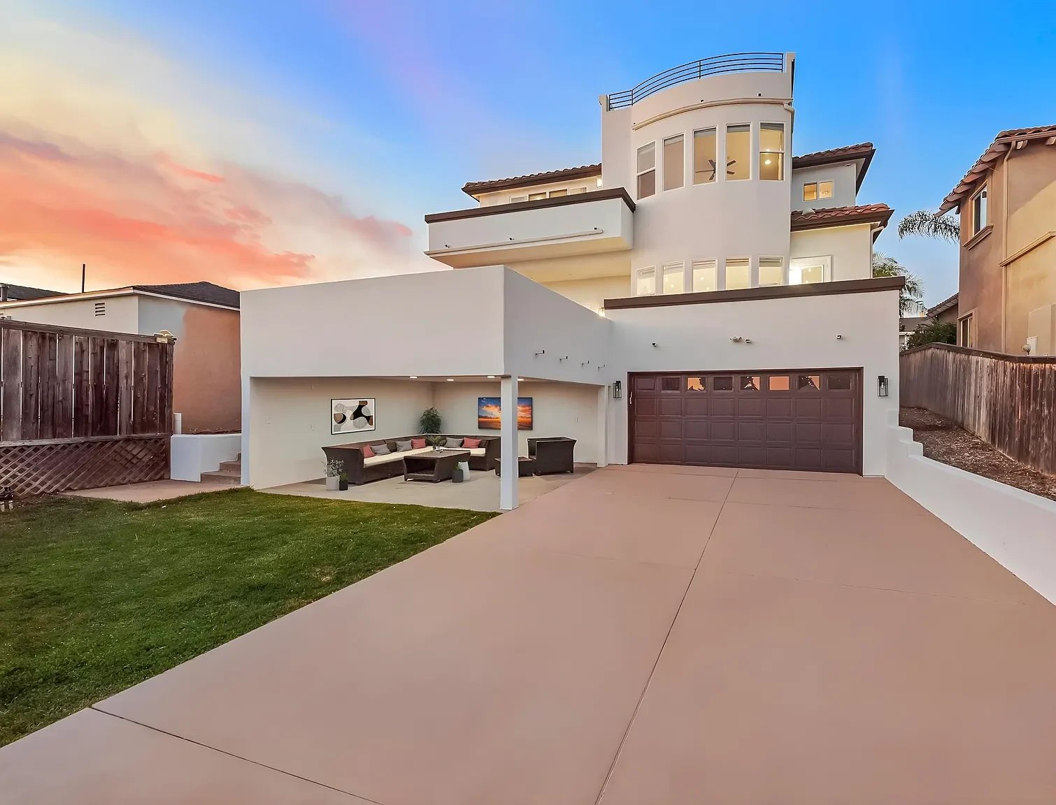 819 Van Nuys St