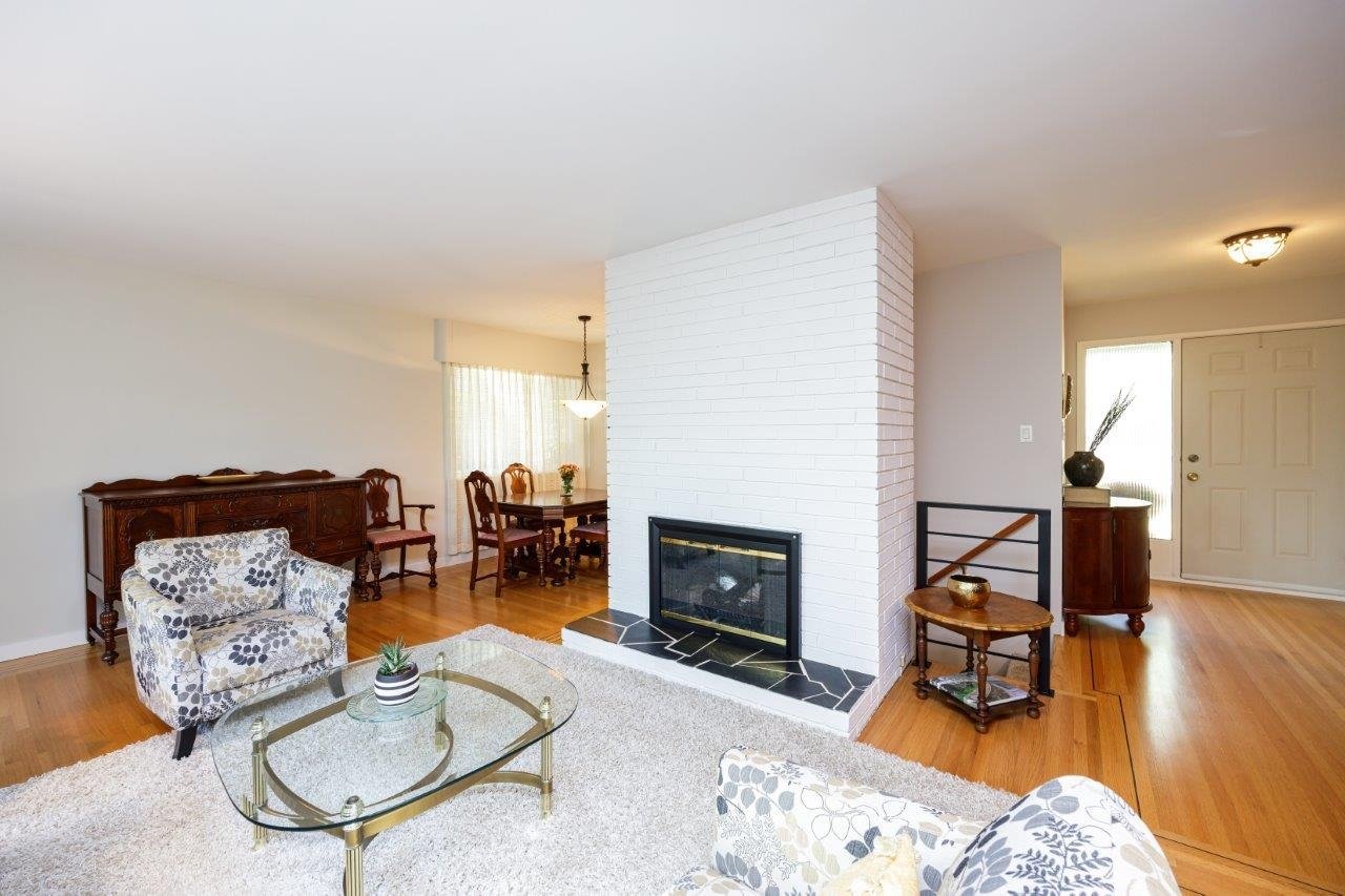 2118 Greylynn Cres