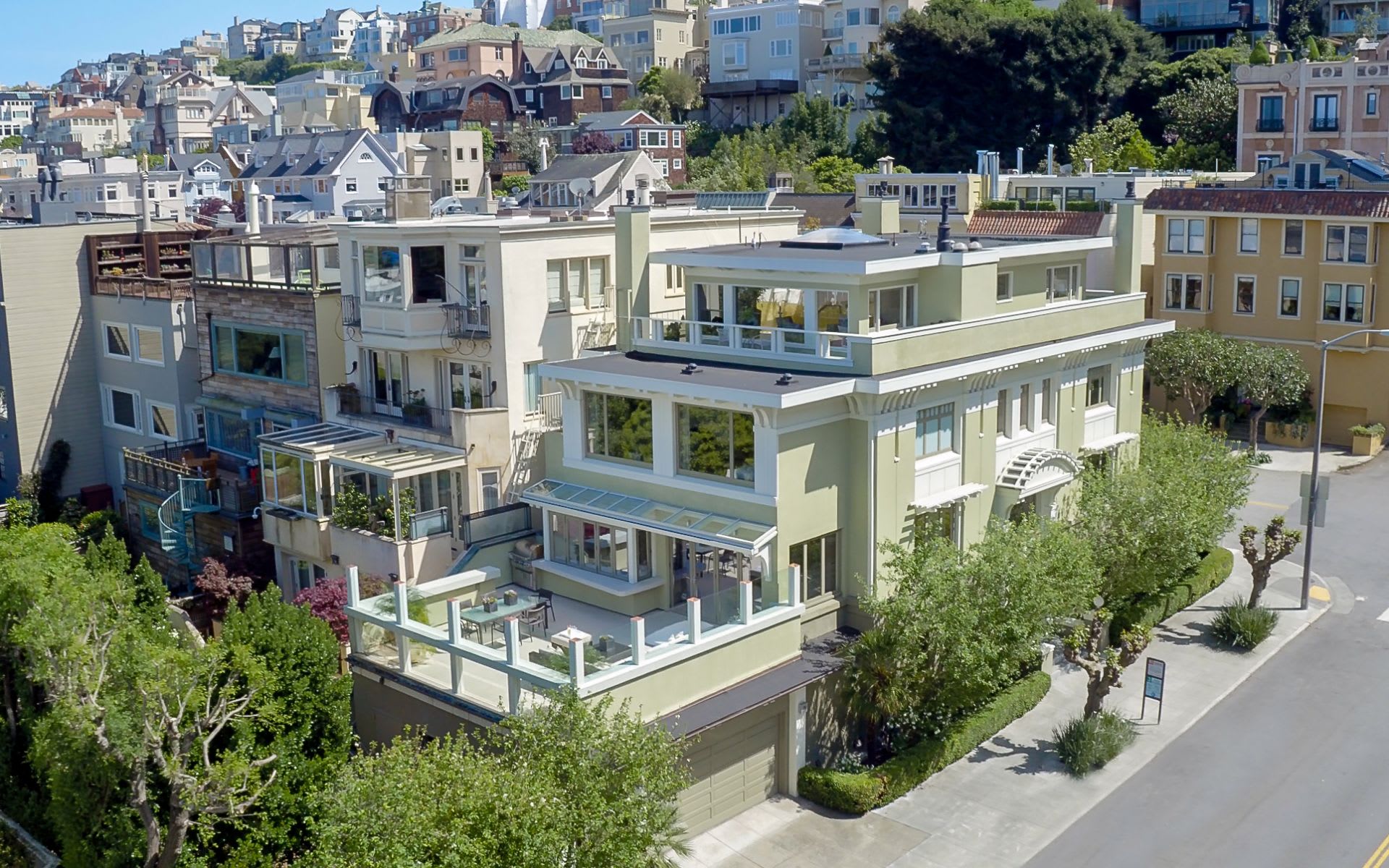Contemporary Gem In Cow Hollow
