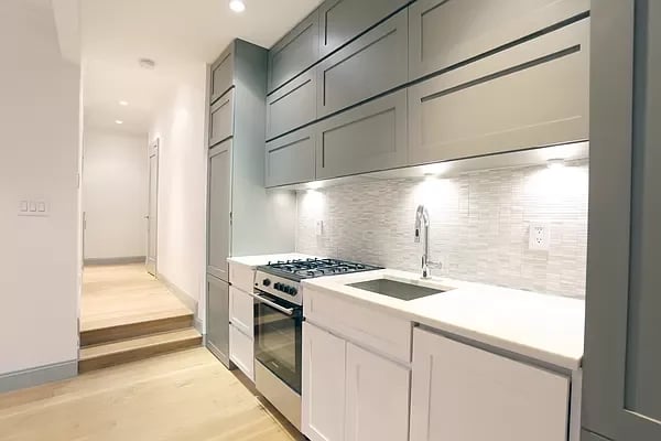 421 West 21st Street Unit: 4B