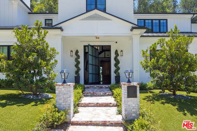 Serene Palazzo