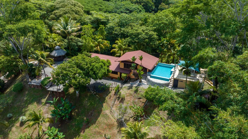 Home with White Water Views and Easy Access in Ojochal