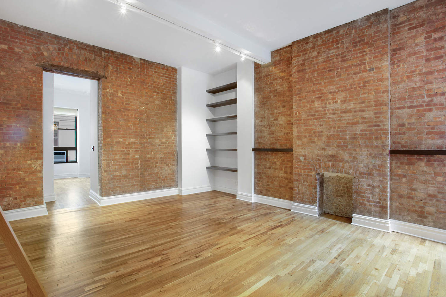 23 E 10th St, #208