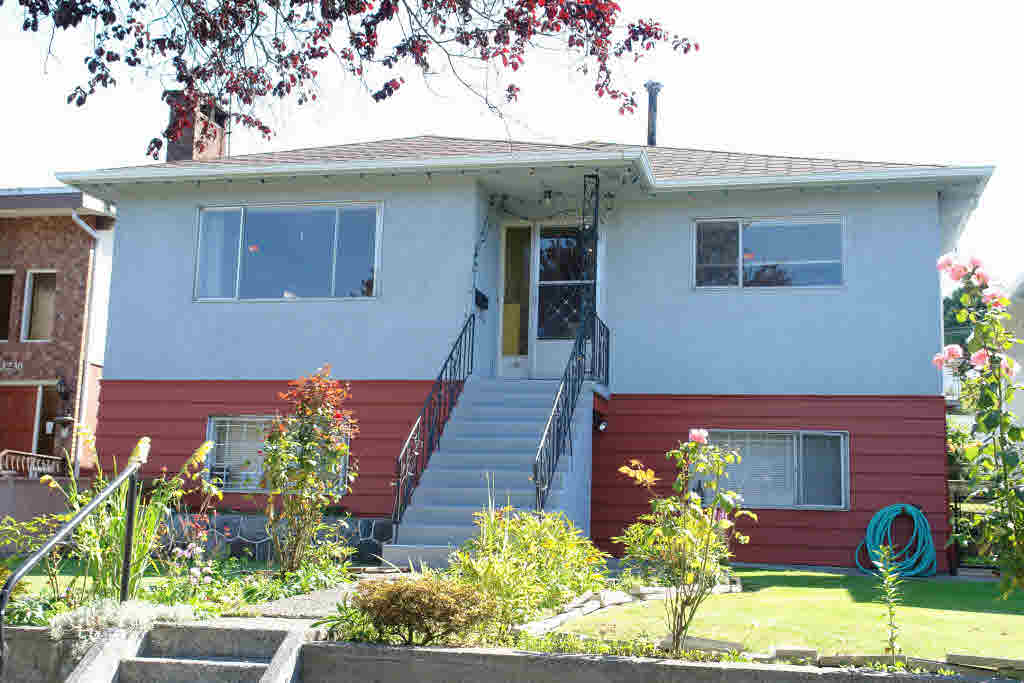 3220 E 14th Ave