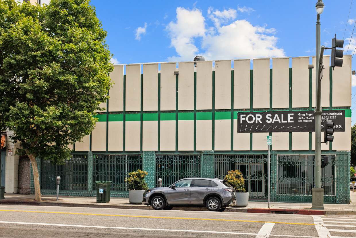 2700 N Broadway