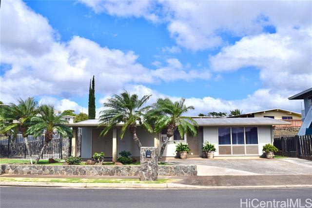 820 Hoomoana St